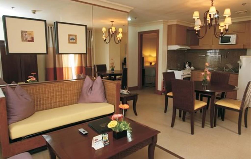Crown Regency Suites Mactan Lapu-Lapu City Zewnętrze zdjęcie