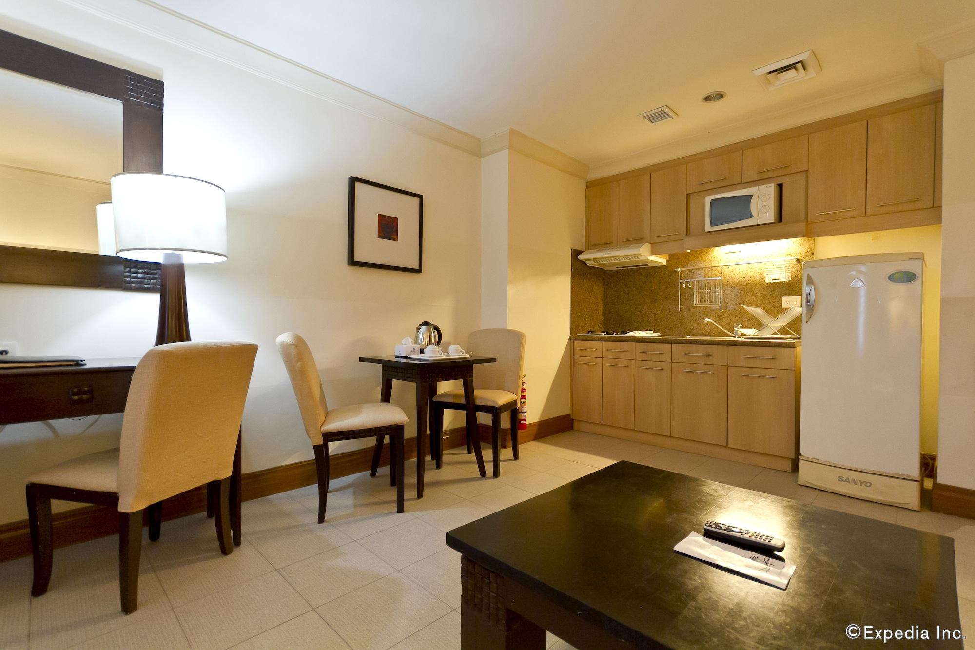 Crown Regency Suites Mactan Lapu-Lapu City Zewnętrze zdjęcie