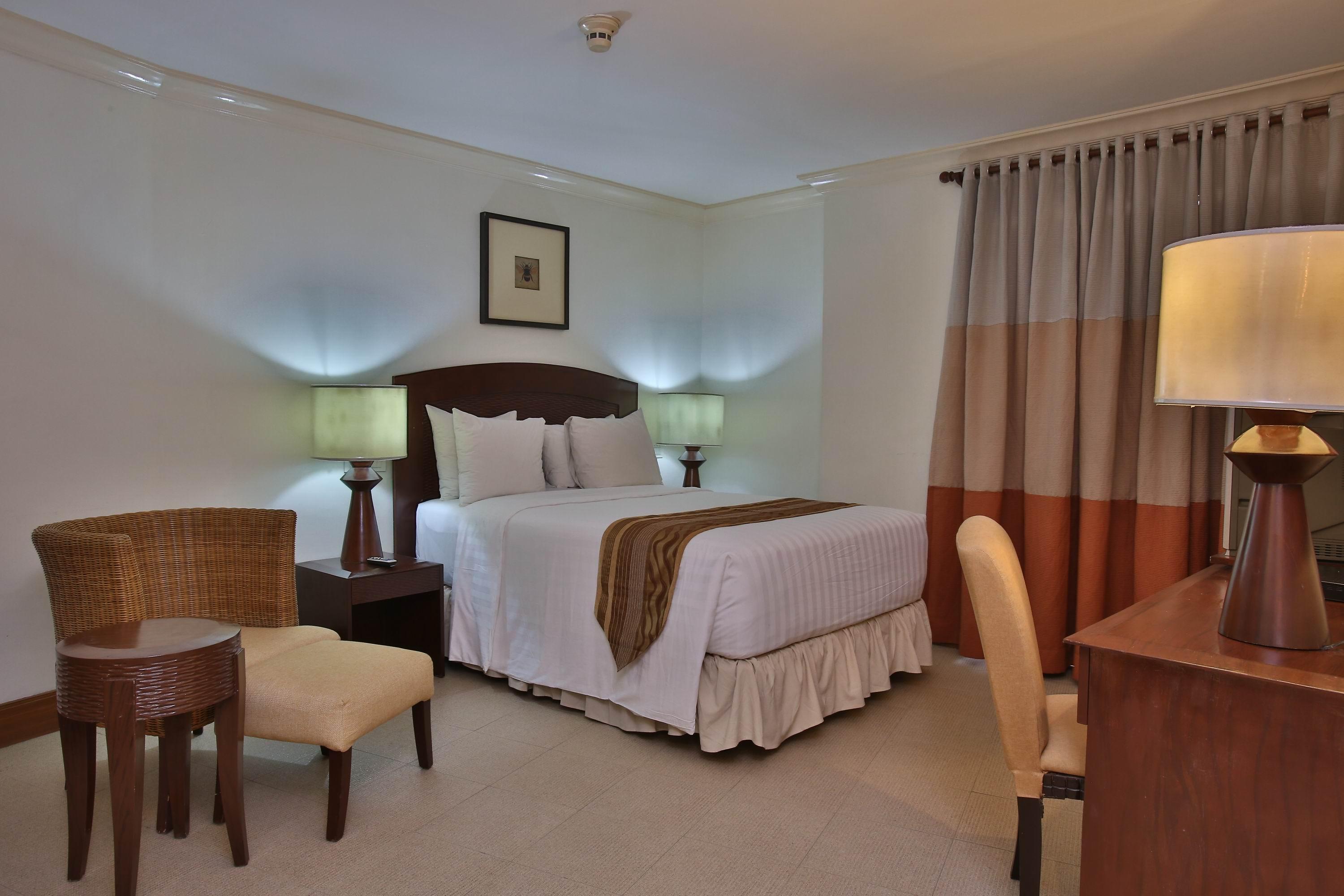 Crown Regency Suites Mactan Lapu-Lapu City Zewnętrze zdjęcie