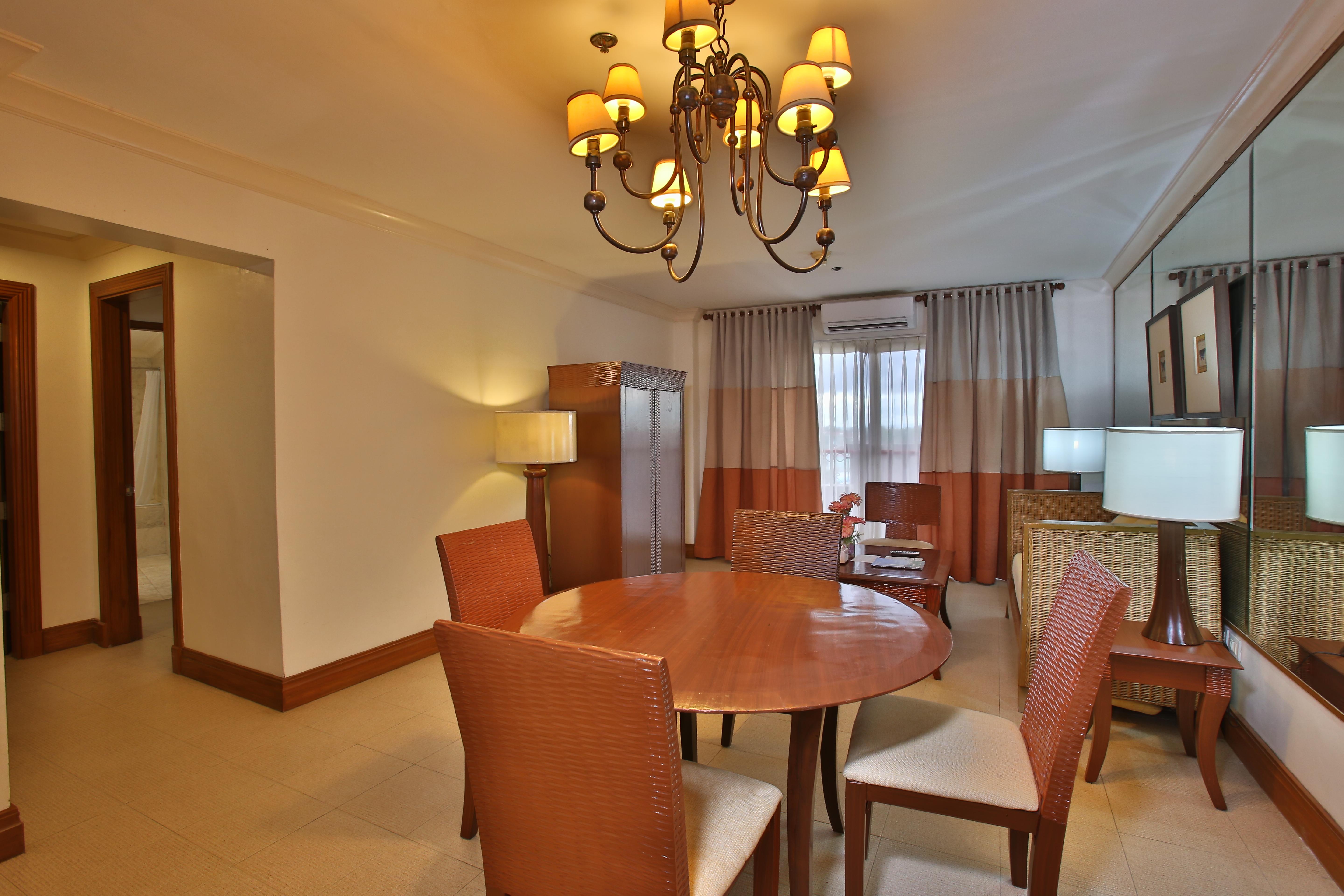 Crown Regency Suites Mactan Lapu-Lapu City Zewnętrze zdjęcie