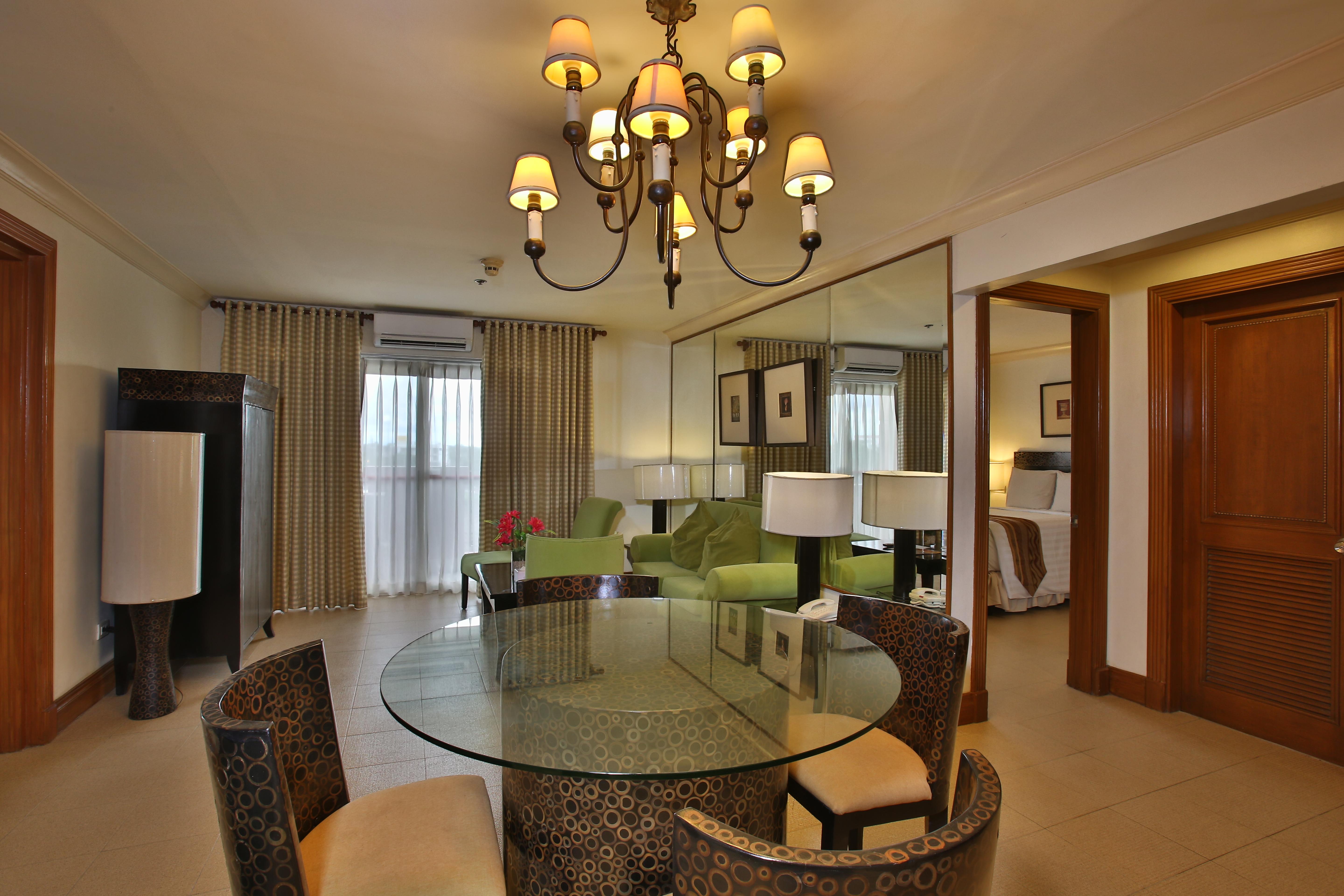 Crown Regency Suites Mactan Lapu-Lapu City Zewnętrze zdjęcie