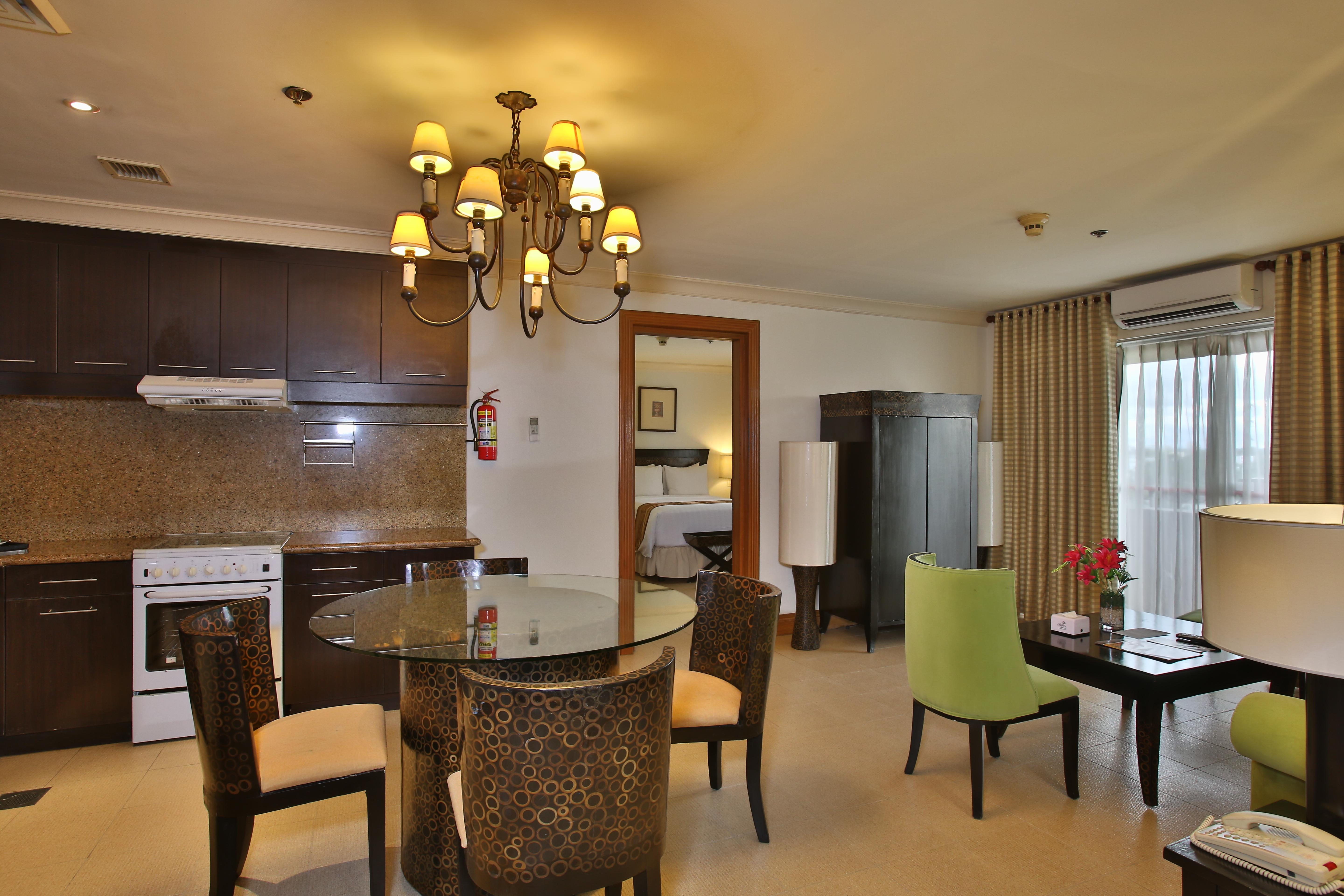 Crown Regency Suites Mactan Lapu-Lapu City Zewnętrze zdjęcie