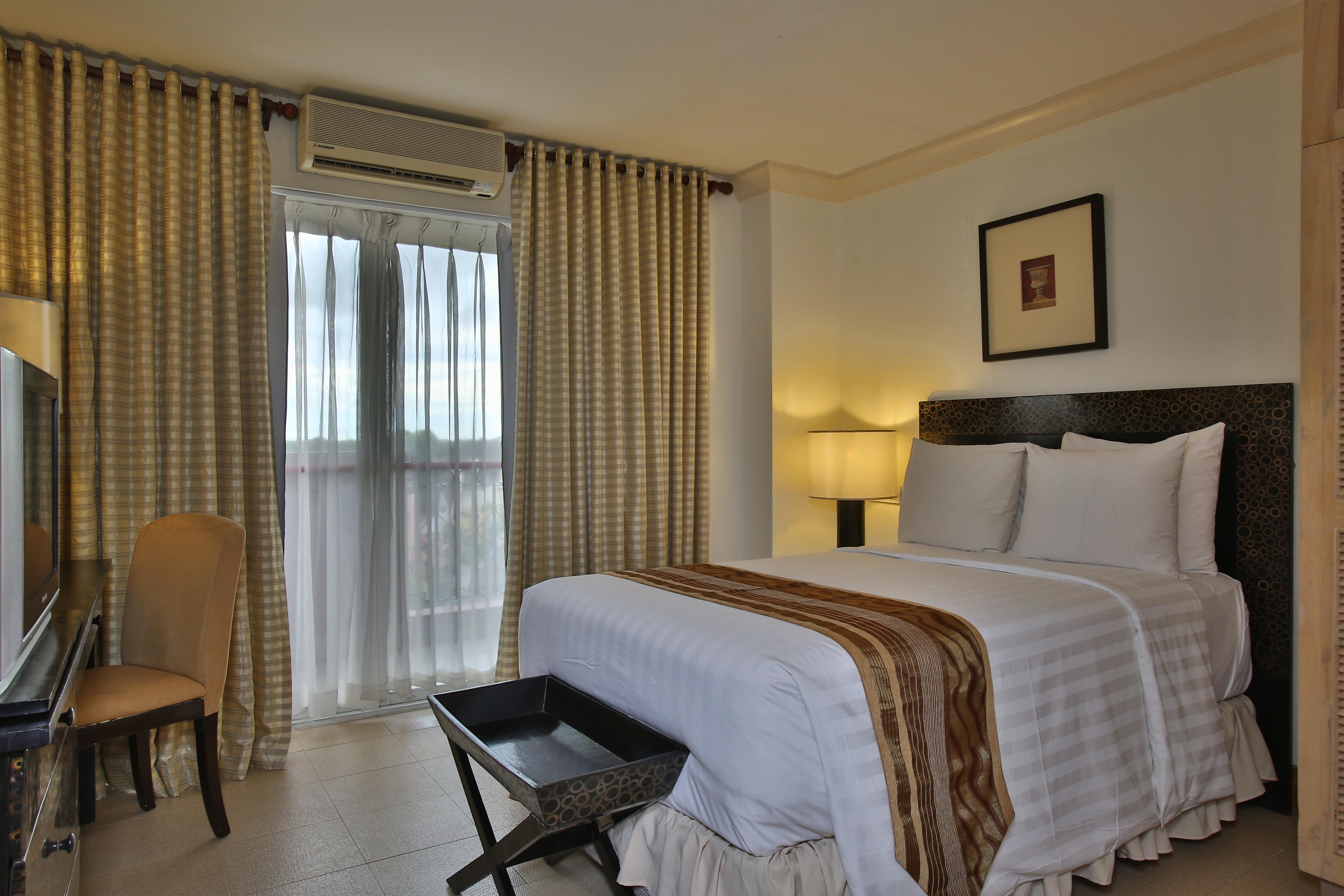 Crown Regency Suites Mactan Lapu-Lapu City Zewnętrze zdjęcie