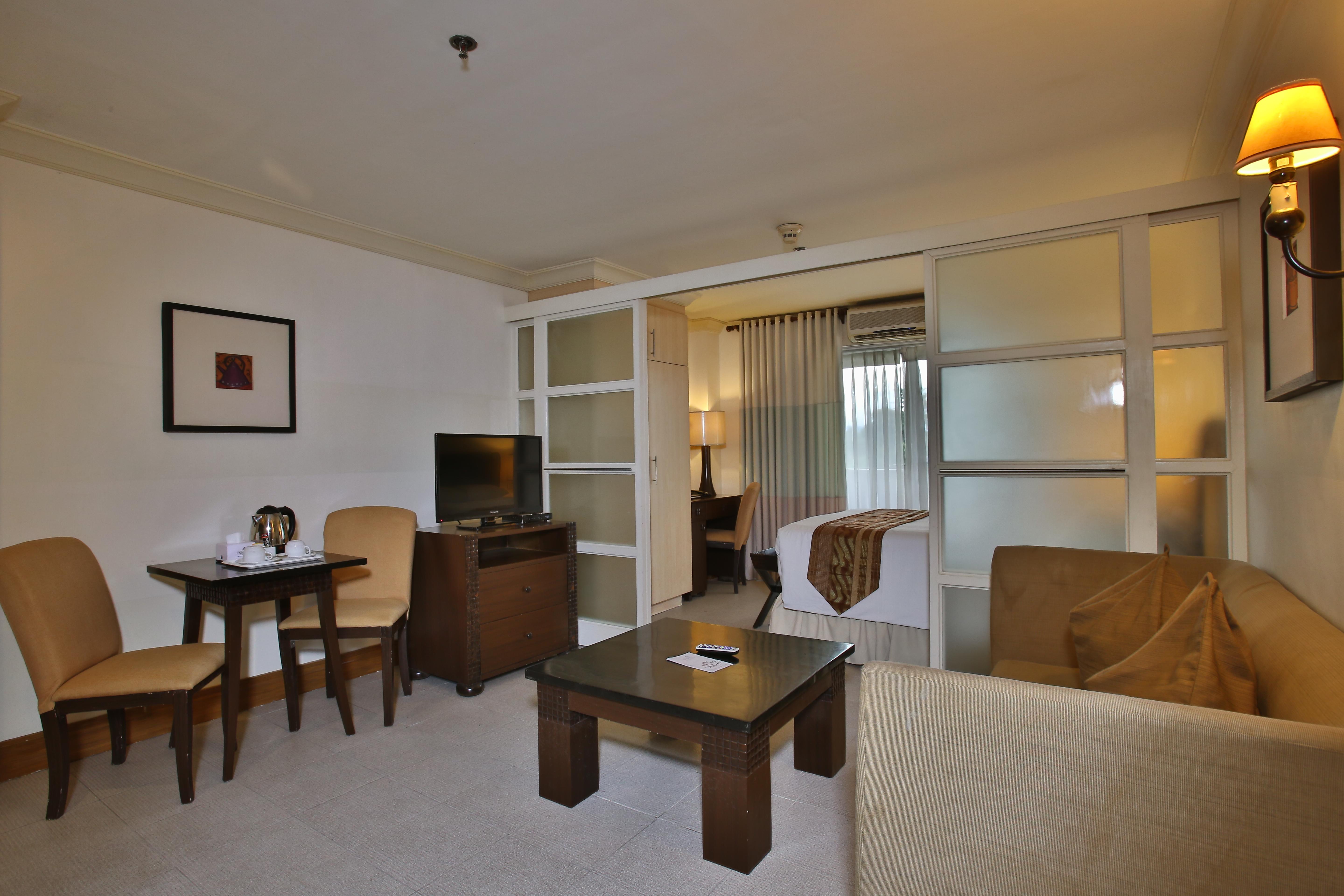 Crown Regency Suites Mactan Lapu-Lapu City Zewnętrze zdjęcie