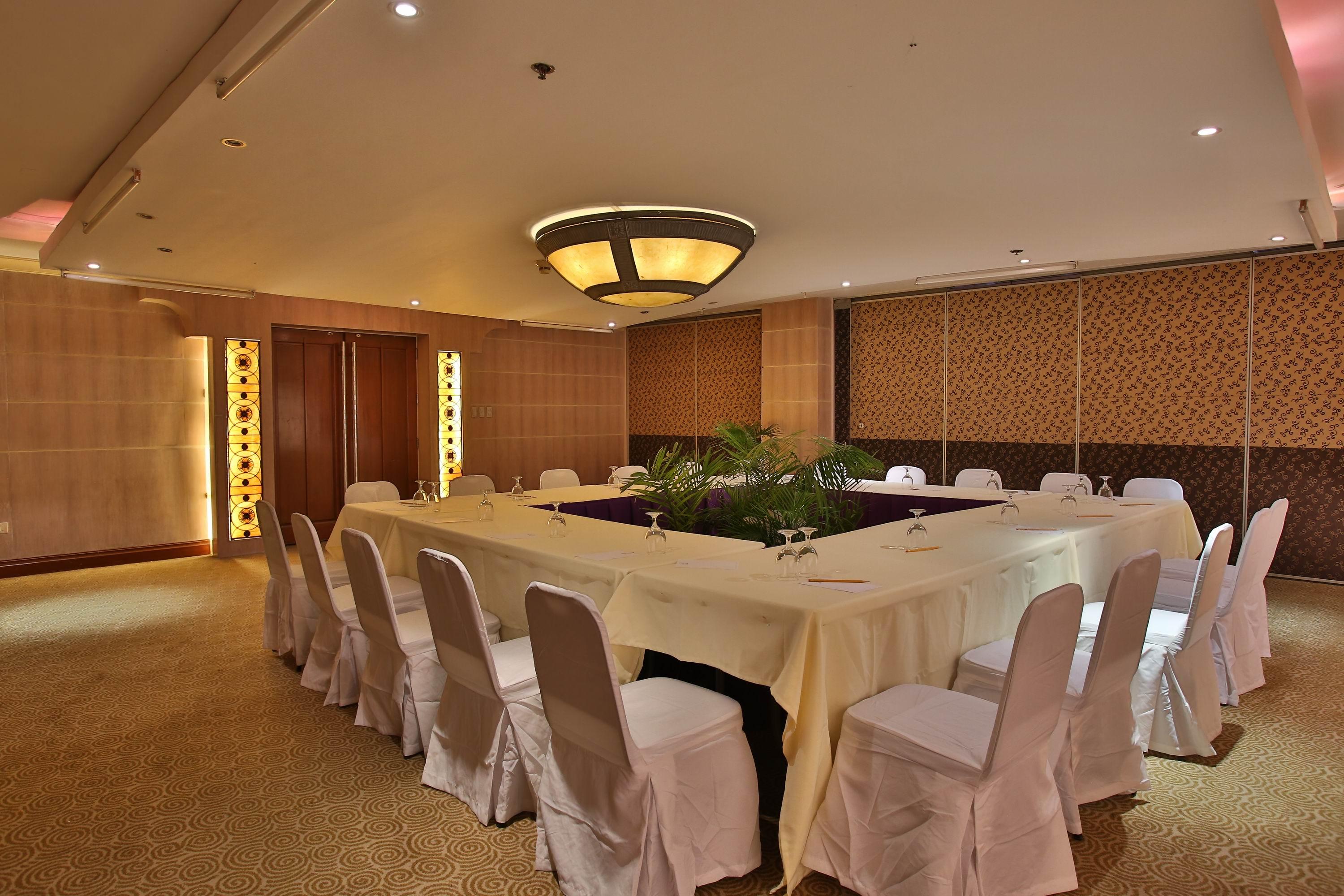 Crown Regency Suites Mactan Lapu-Lapu City Zewnętrze zdjęcie