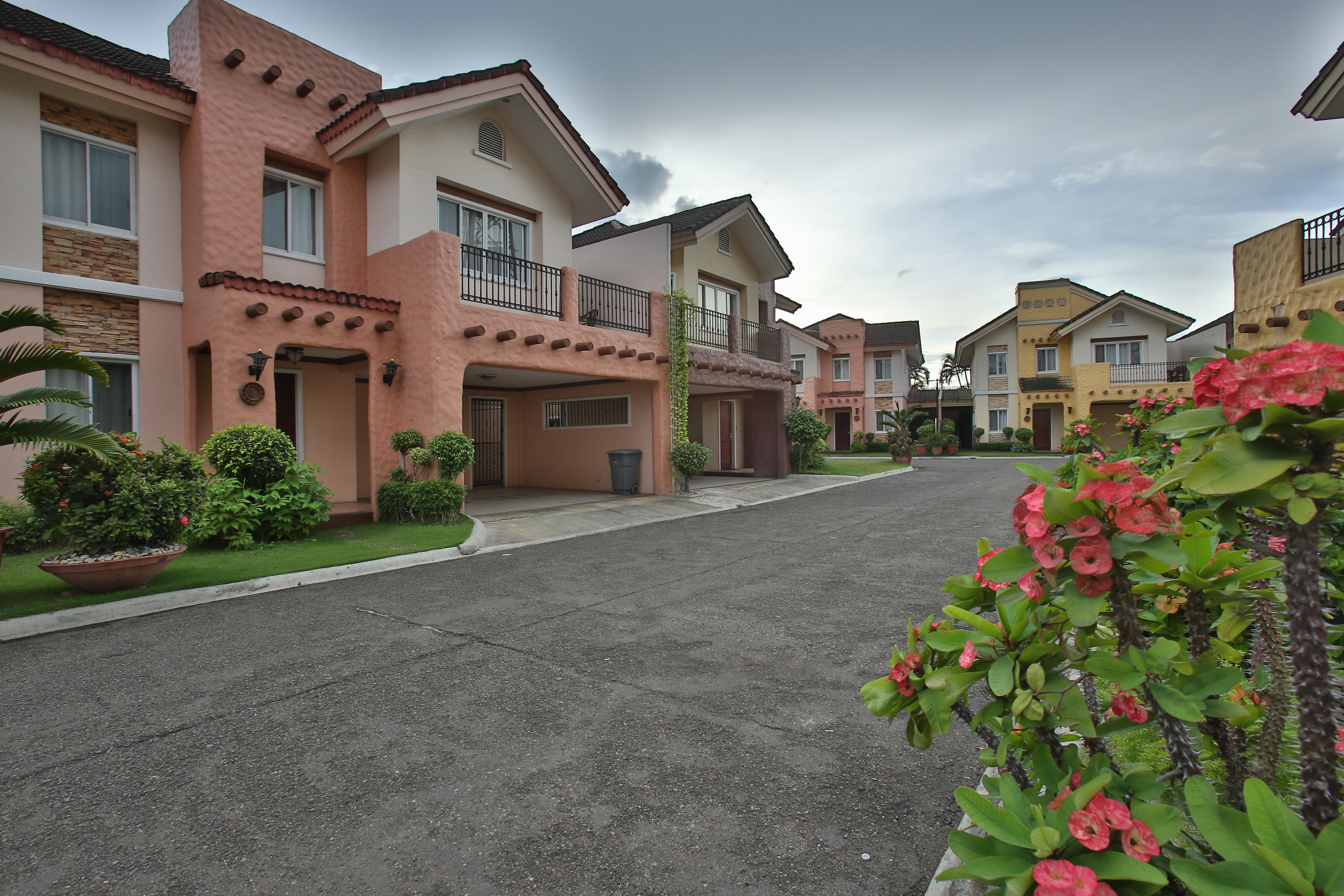 Crown Regency Suites Mactan Lapu-Lapu City Zewnętrze zdjęcie
