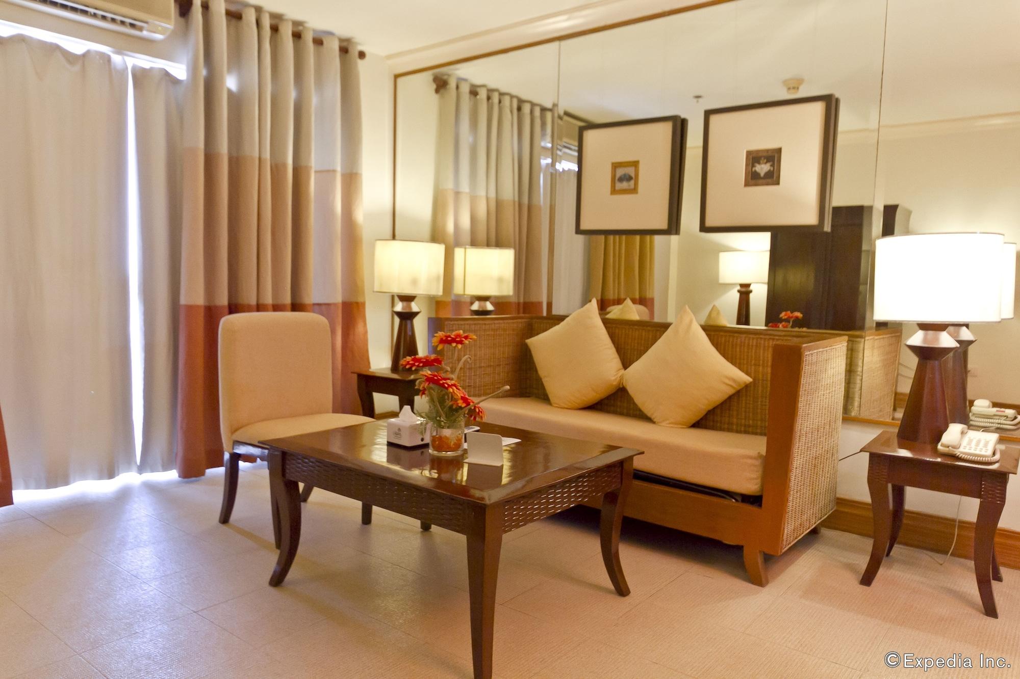 Crown Regency Suites Mactan Lapu-Lapu City Zewnętrze zdjęcie
