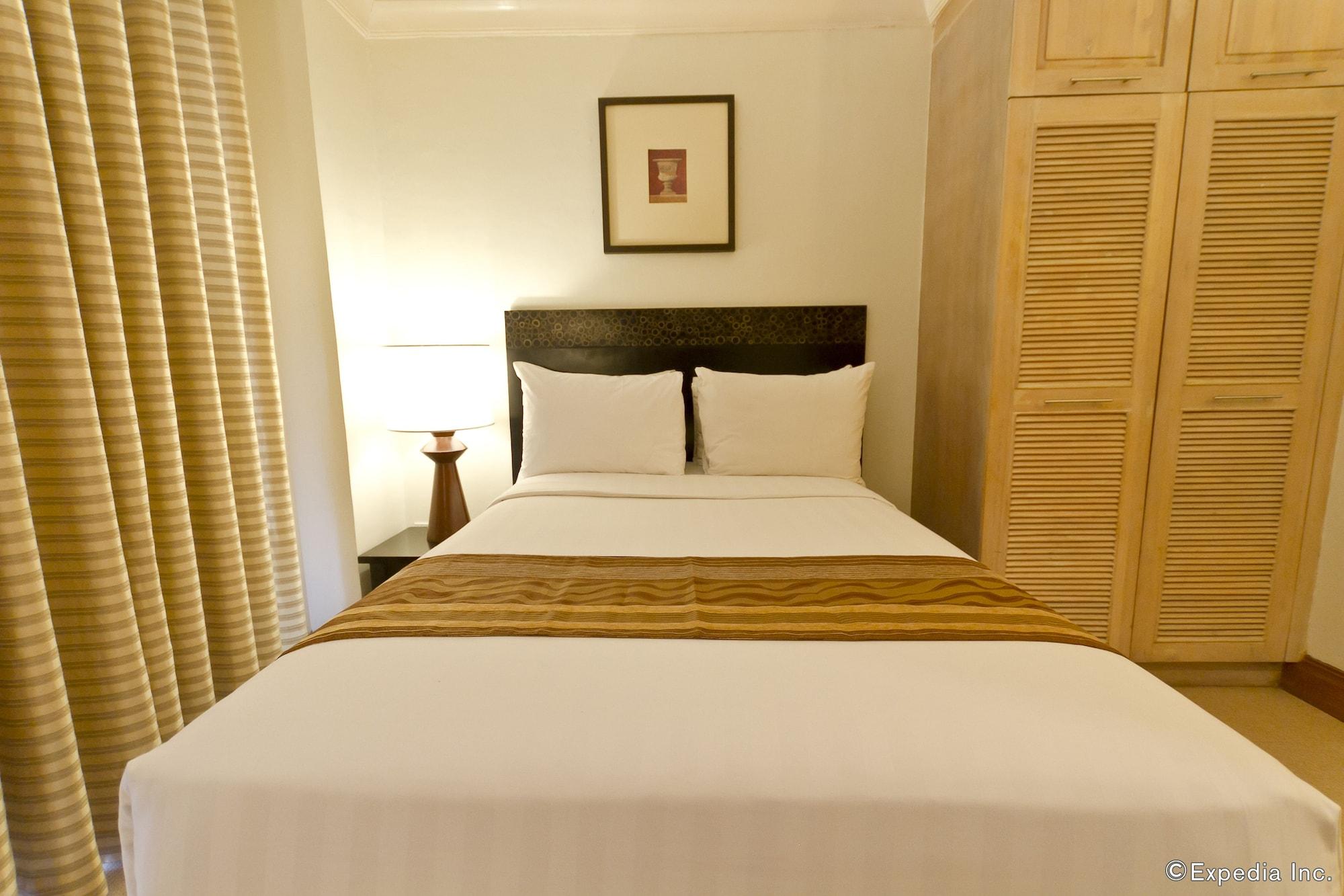 Crown Regency Suites Mactan Lapu-Lapu City Zewnętrze zdjęcie