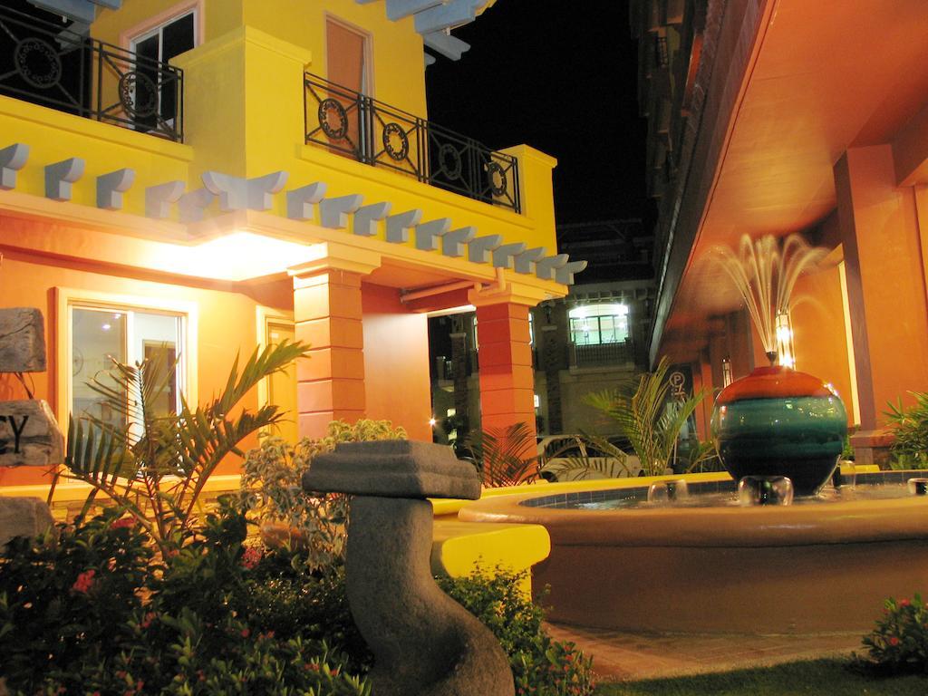 Crown Regency Suites Mactan Lapu-Lapu City Zewnętrze zdjęcie